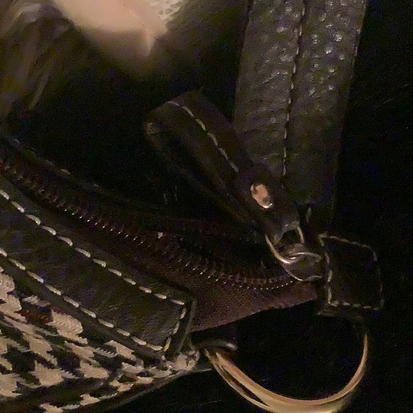 Chaps shoulder bag - Picture 6 of 8